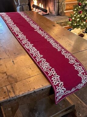 Williams Sonoma Christmas Winter Table Runner Embroidered Crewel Red White Holly